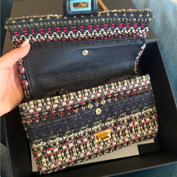 CHANEL TWEED 2.55 REISSUE  w/ BIJOUX CHAIN - Picture 10 of 16